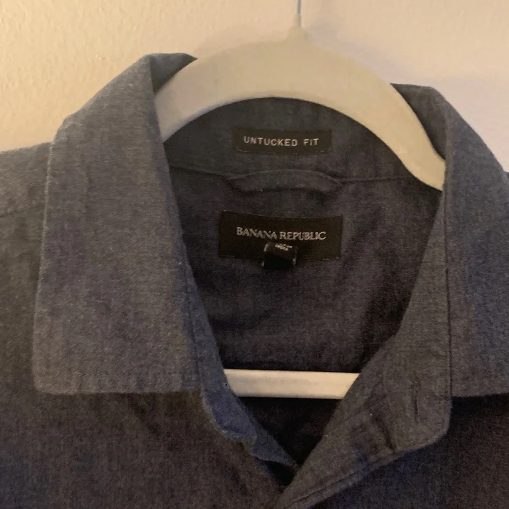 Banana Republic Men's Dark Blue Button-Down Shirt - Preloved
